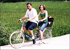 双人自行车对战|双人自行车 双人休闲四轮自行车出租是个创业好项目
