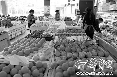 [水果连锁店品牌大全]水果连锁店兴起，传统水果店老板转行搞养殖