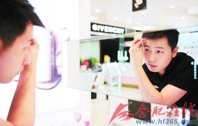 [彩妆师招聘]男彩妆师小梁：五年后想开化妆品店