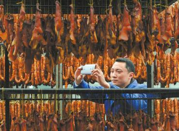 【刘冬沁】刘冬：四川青神男开网店卖香肠腊肉 一年赚千万