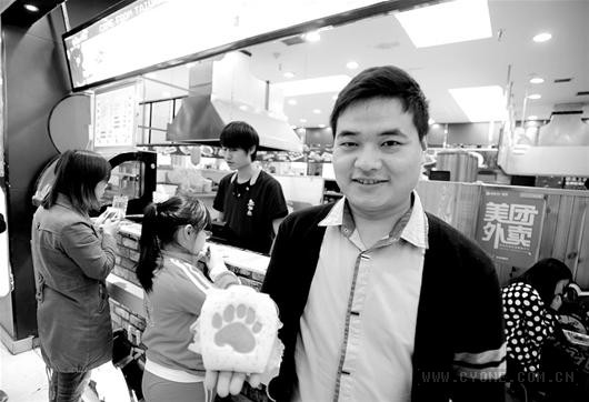 [央视记者赵晶]赵晶和他的熊手包加盟连锁店