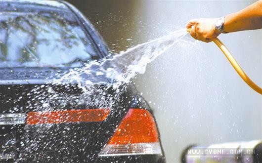 【上门洗车一天能洗几辆】e洗车倒闭上门洗车服务行业泡沫破裂？