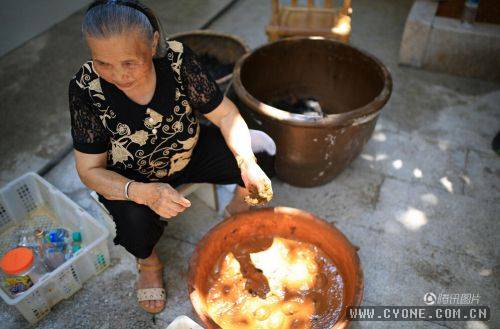 [廖秀健]廖秀英：86岁老奶奶网上卖自制咸鸭蛋月入18万